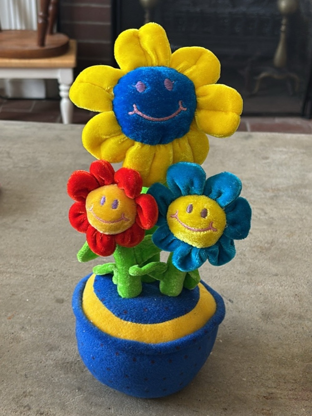 Vintage Plush Flowers Smiling Flexible in the Blue Pot 1999 DGE Carousel Toy B-2
